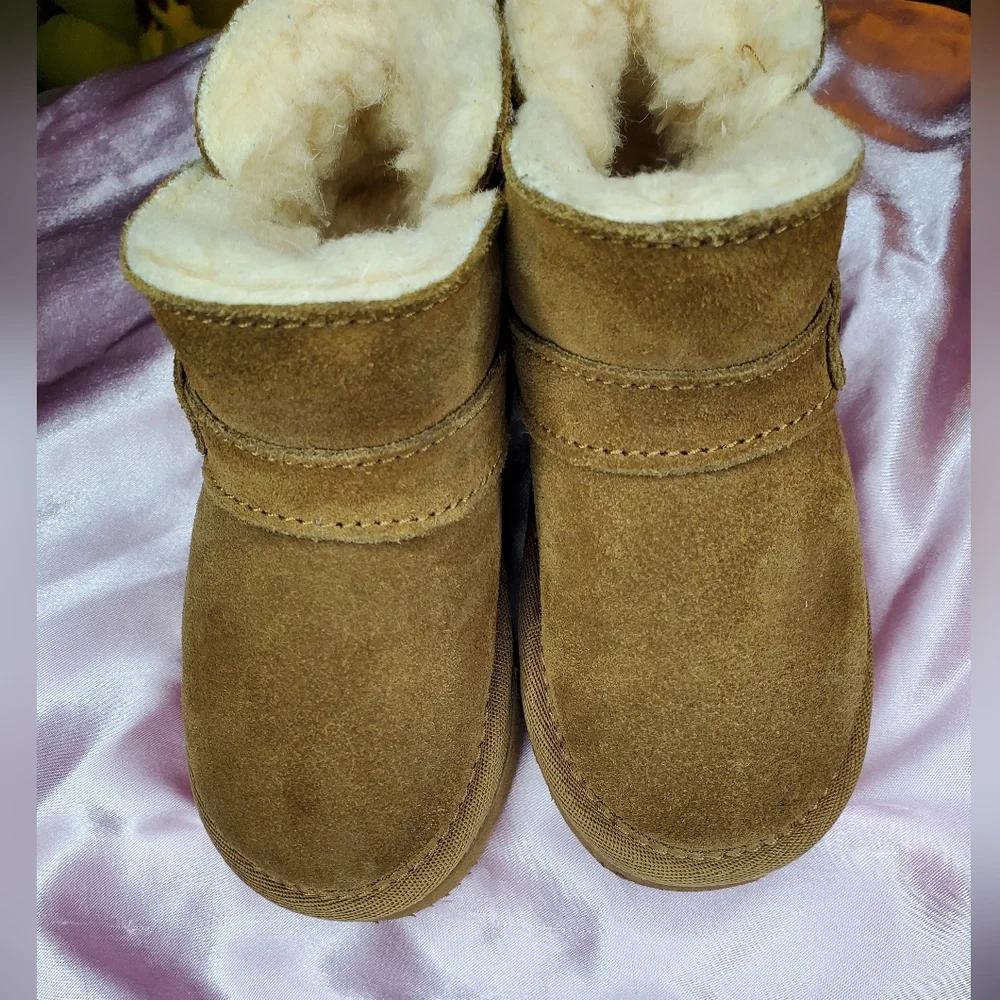 B2G1F Bearpaw Toddler Size 6